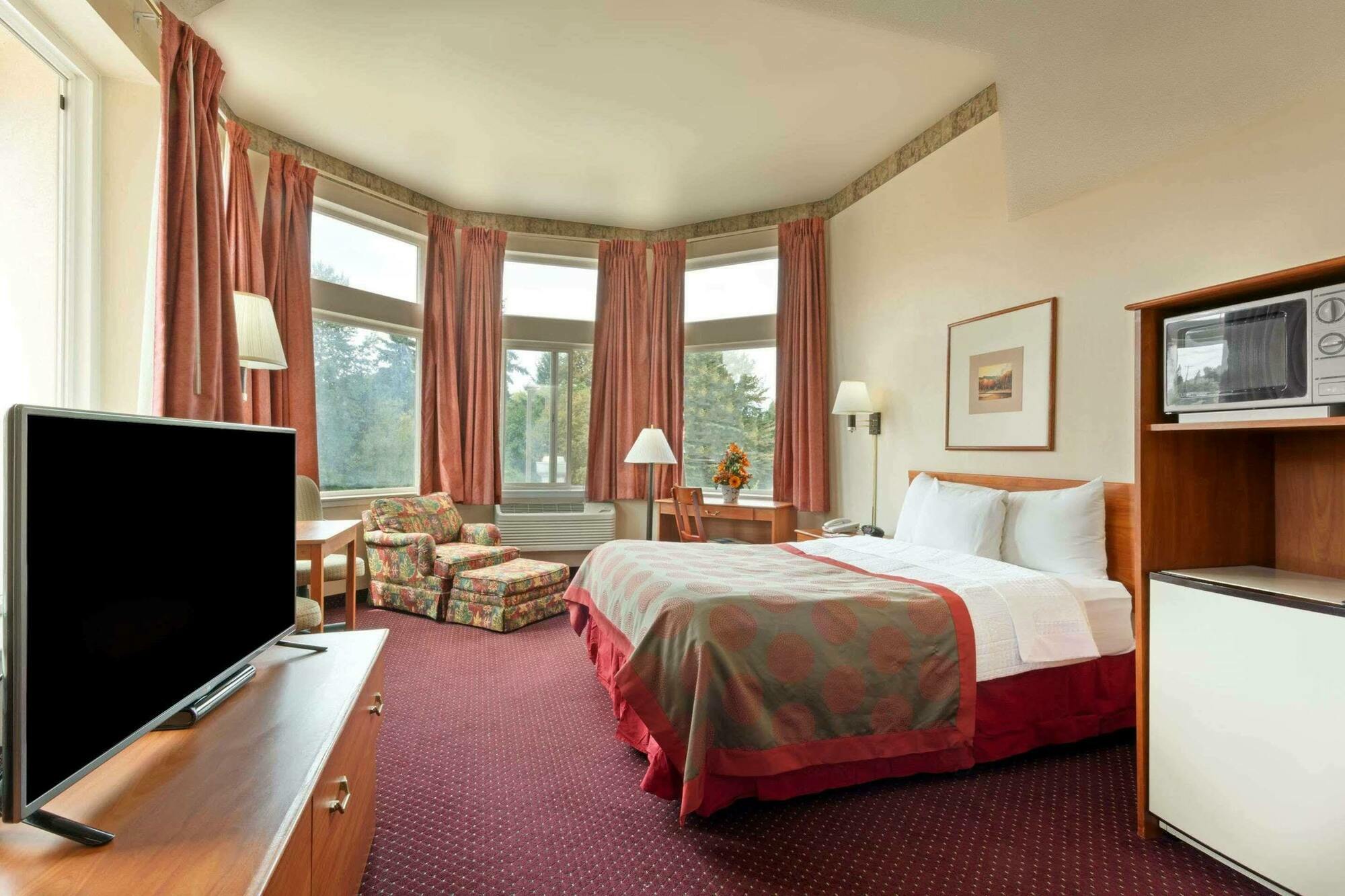 Ramada Limited Airport Hotel 2*