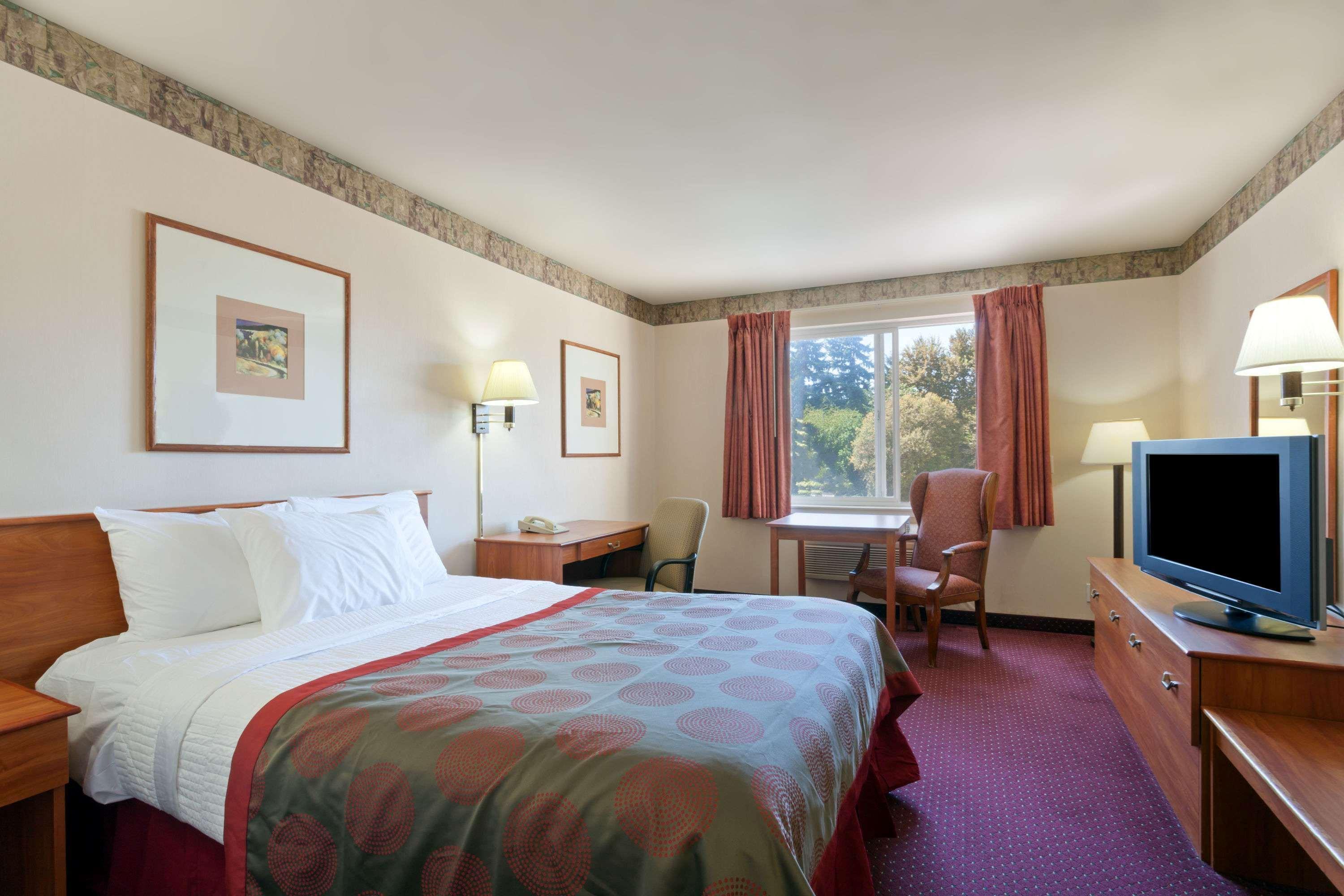 Ramada Limited Airport Hotel 2*