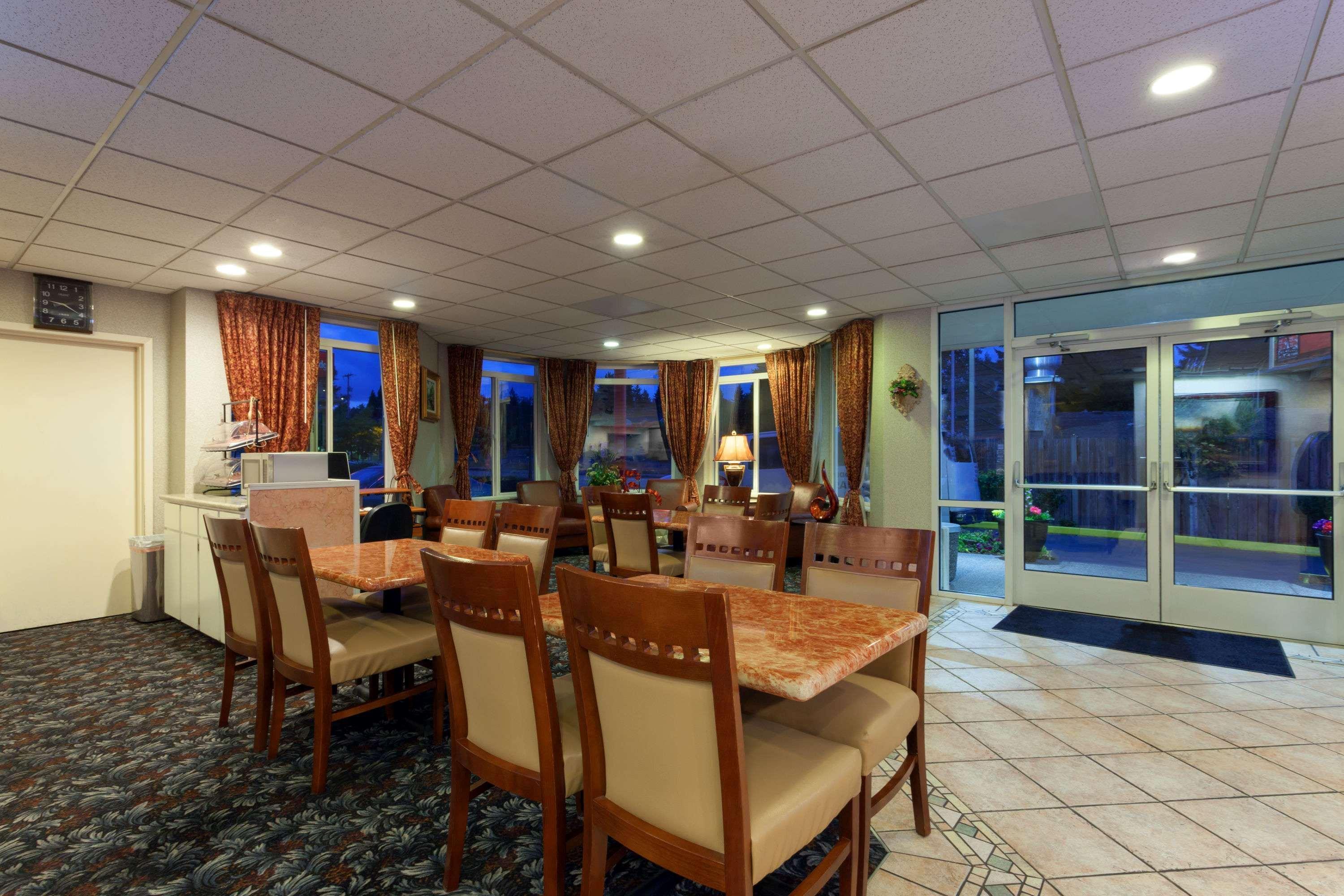Hotel Ramada Limited Airport 2*