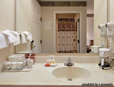 Ramada Limited Airport Hotel Tukwila